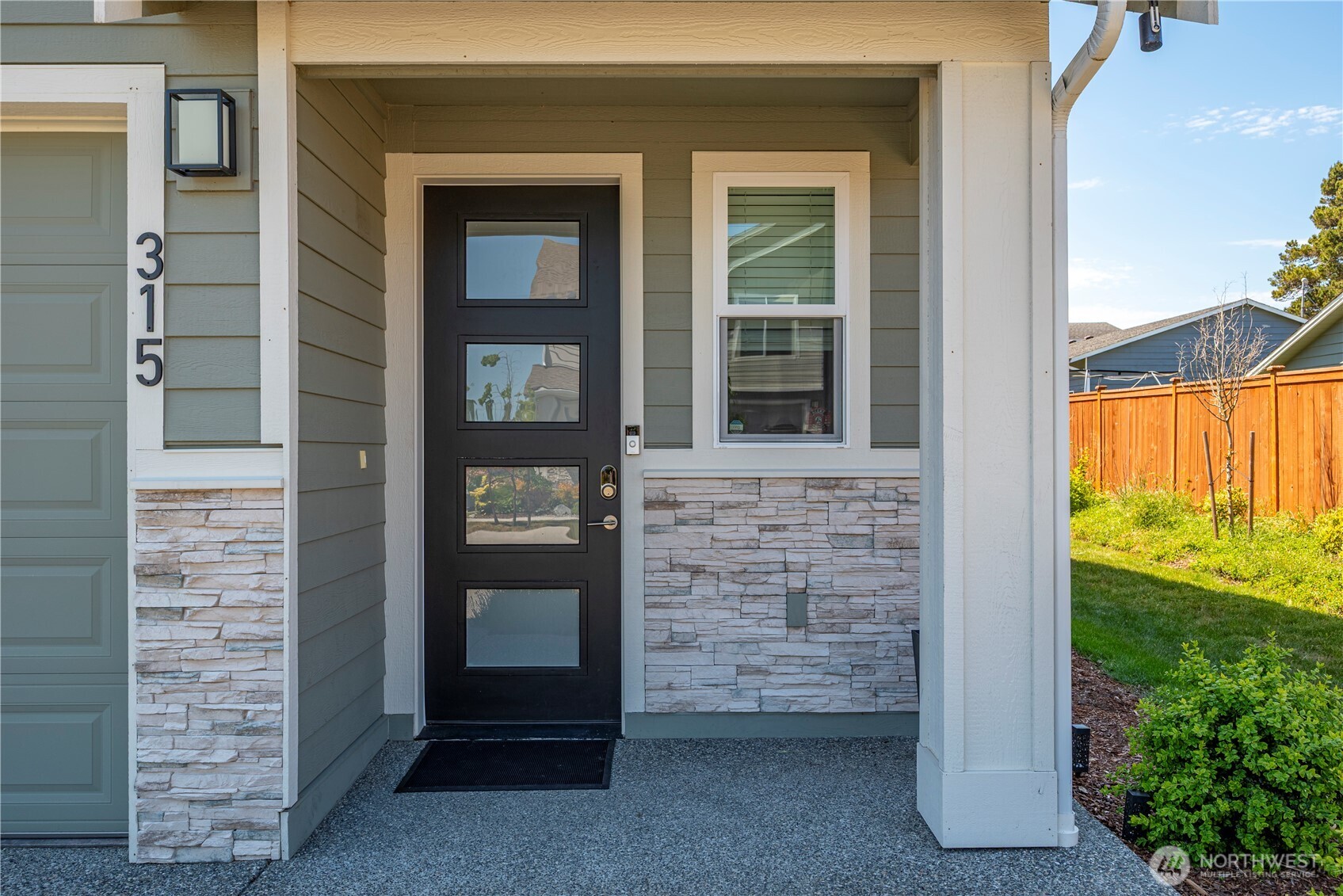 315 SW 315 Ballast Way