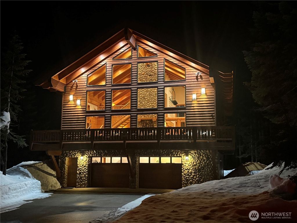 Photo of 27 Alpental Strasse, Snoqualmie Pass, WA 98068 (MLS # 2457183)