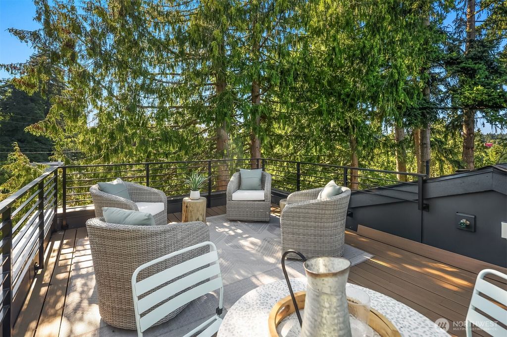 Photo of 1209 NE 104th Street, Seattle, WA 98125 (MLS # 2321268)