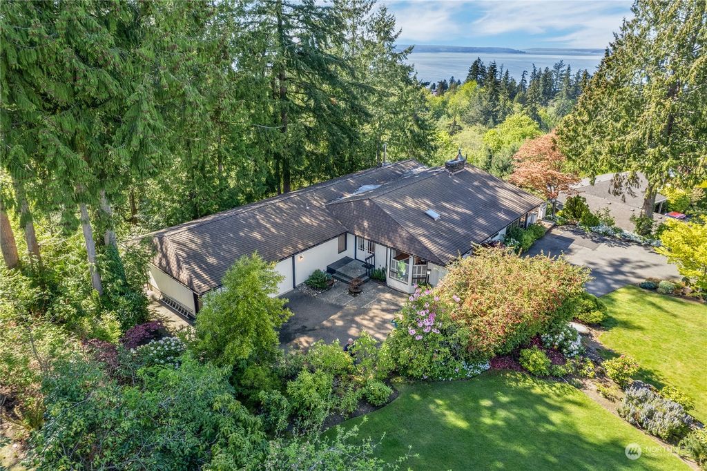 Photo of 5118 27th Avenue W, Everett, WA 98203 (MLS # 2064875)