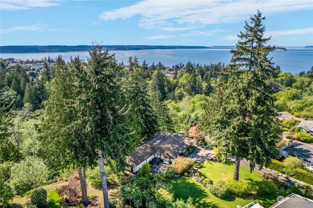 Photo of 5118 27th Avenue W, Everett, WA 98203 (MLS # 2064875)