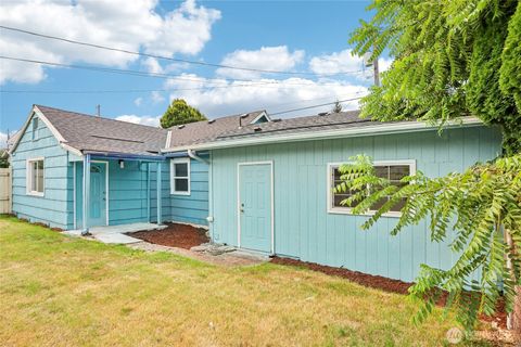Photo of 1620 1/2 Lombard Avenue, Everett, WA 98201 (MLS # 2429539)