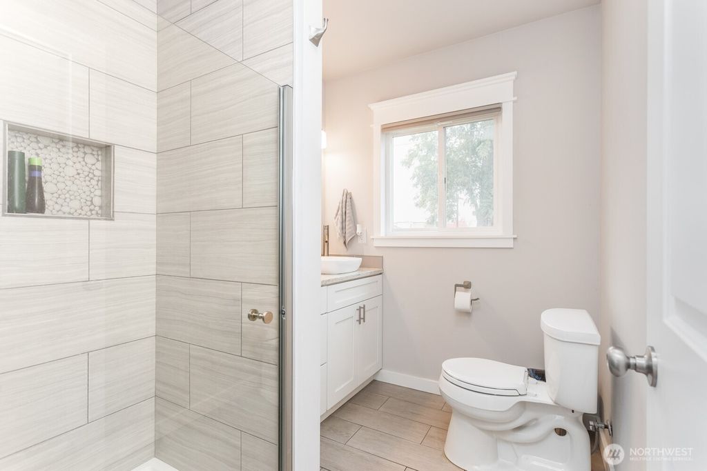 listing image 9361499810948169342