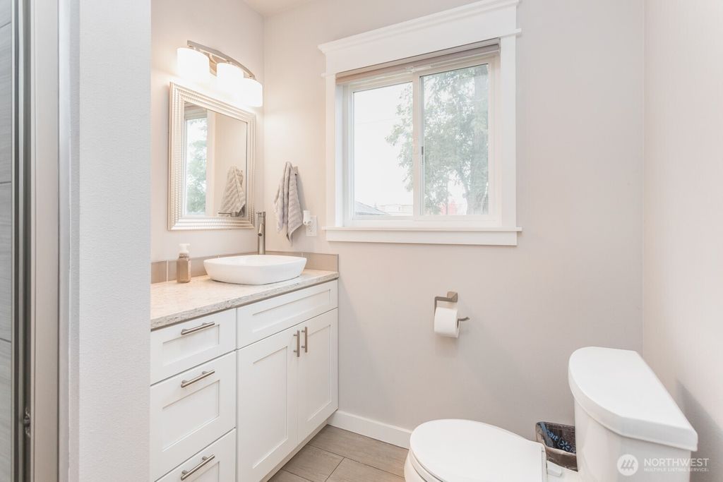 listing image 9361222277832370946