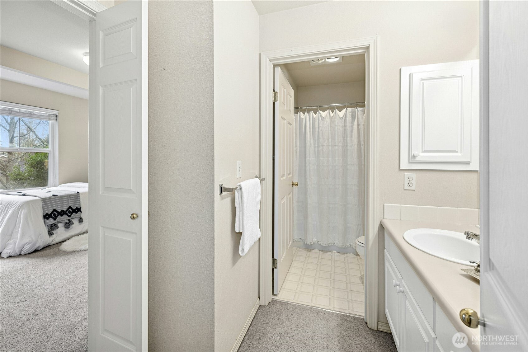 1240 Weaver Road NW Unit B1, Bainbridge Island, WA 98110 | MLS 2460055 ...