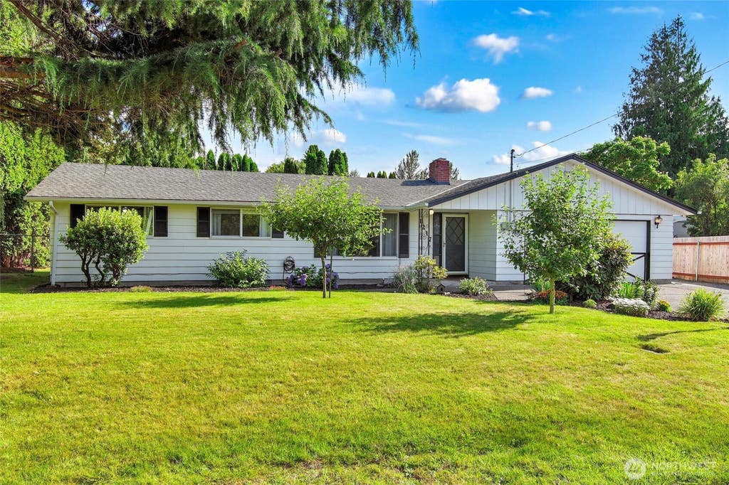 Photo of 1217 S Walnut Street, Burlington, WA 98233 (MLS # 2553981)