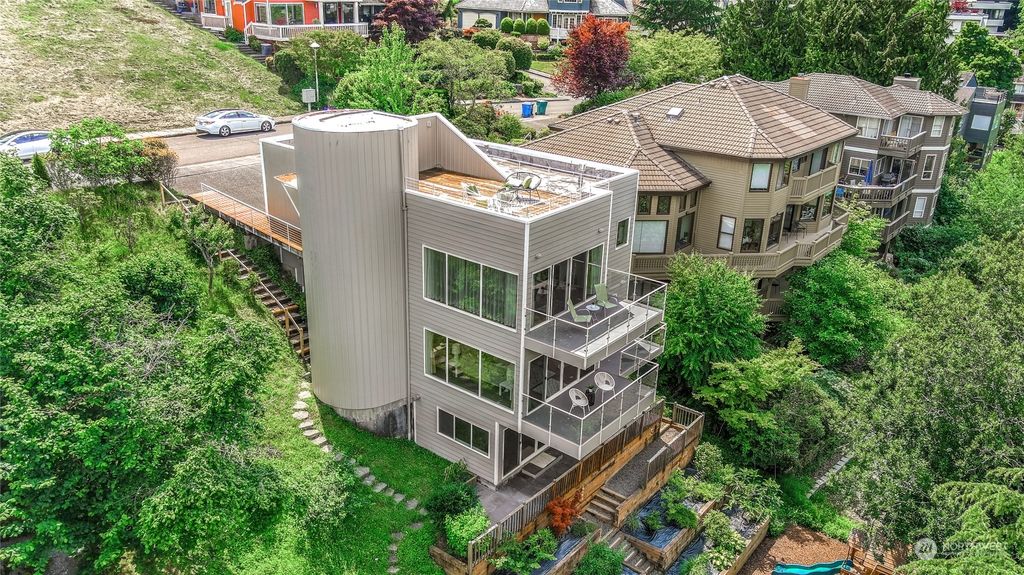 Photo of 4632 NE 89th Street, Seattle, WA 98115 (MLS # 2129886)