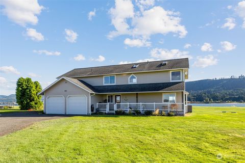 A home in Cathlamet