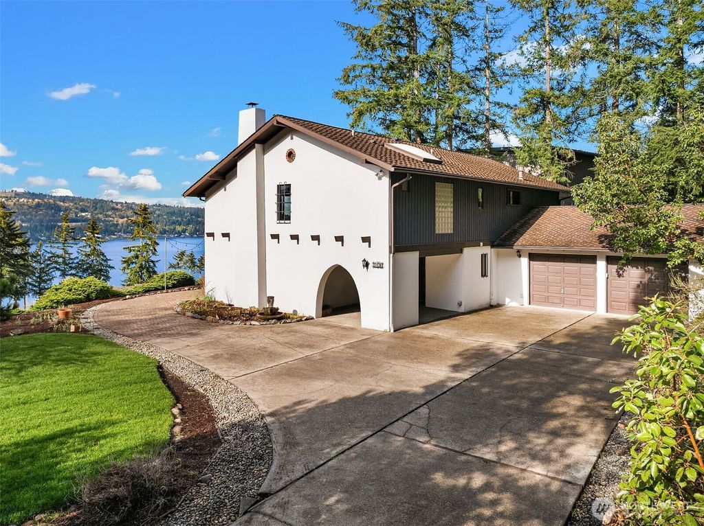 Photo of 3106 199th Avenue SE, Sammamish, WA 98075 (MLS # 2346547)
