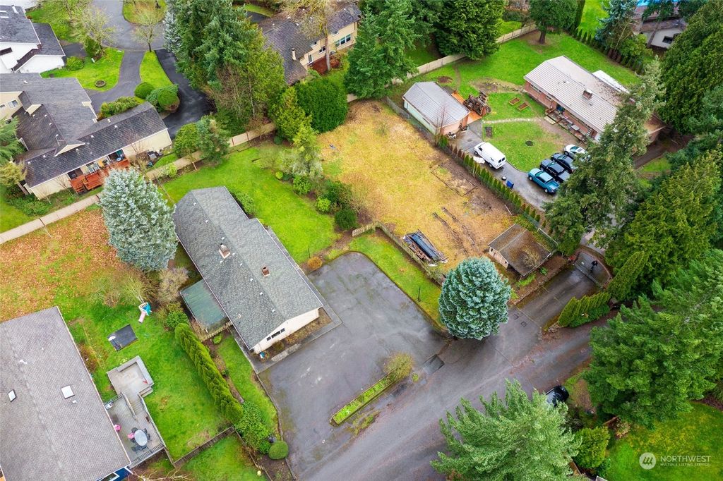 Photo of 15710 NE 62nd Court, Redmond, WA 98052 (MLS # 2205782)