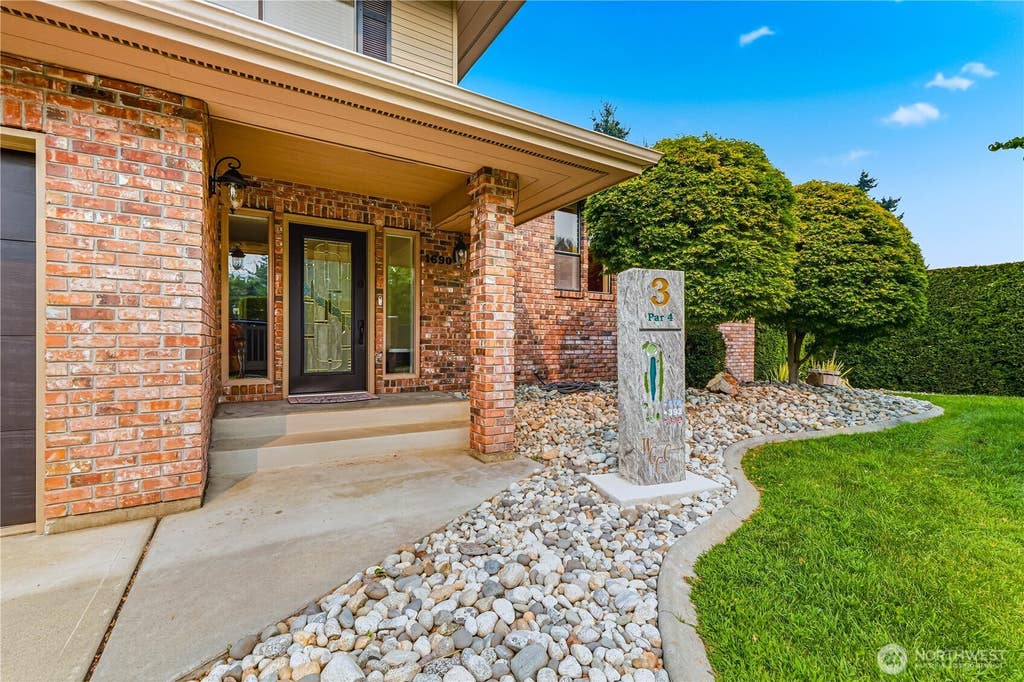 Photo of 1690 Eastmont Avenue, East Wenatchee, WA 98802 (MLS # 2563867)