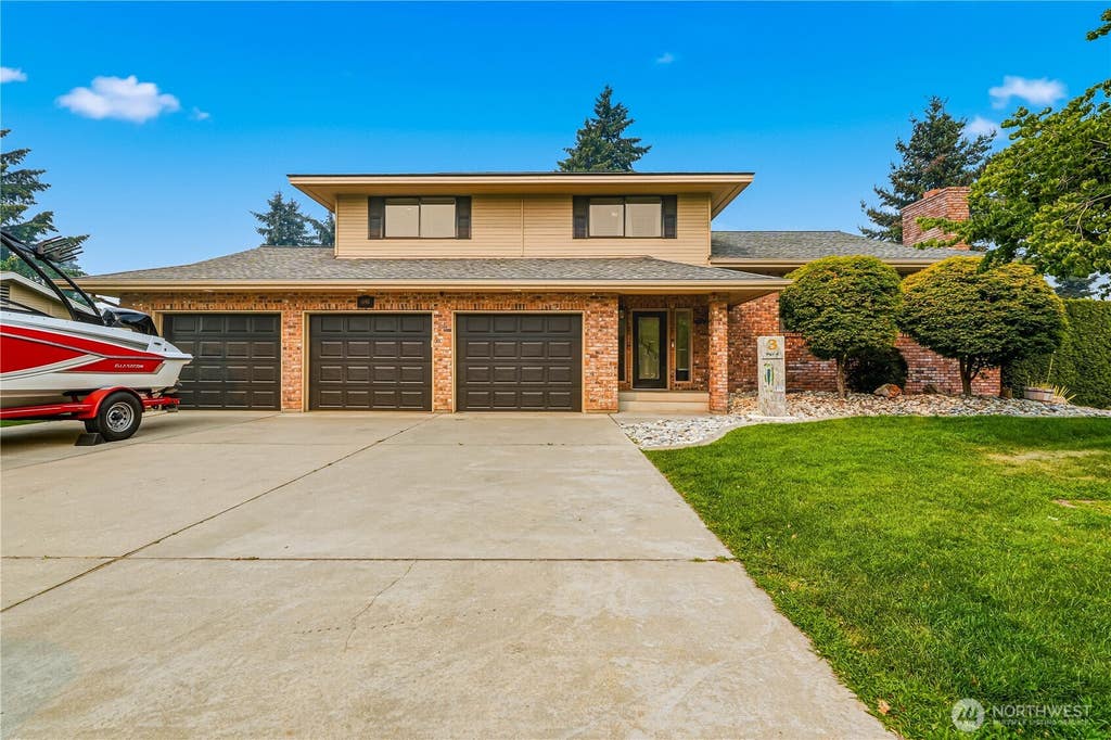 Photo of 1690 Eastmont Avenue, East Wenatchee, WA 98802 (MLS # 2563867)