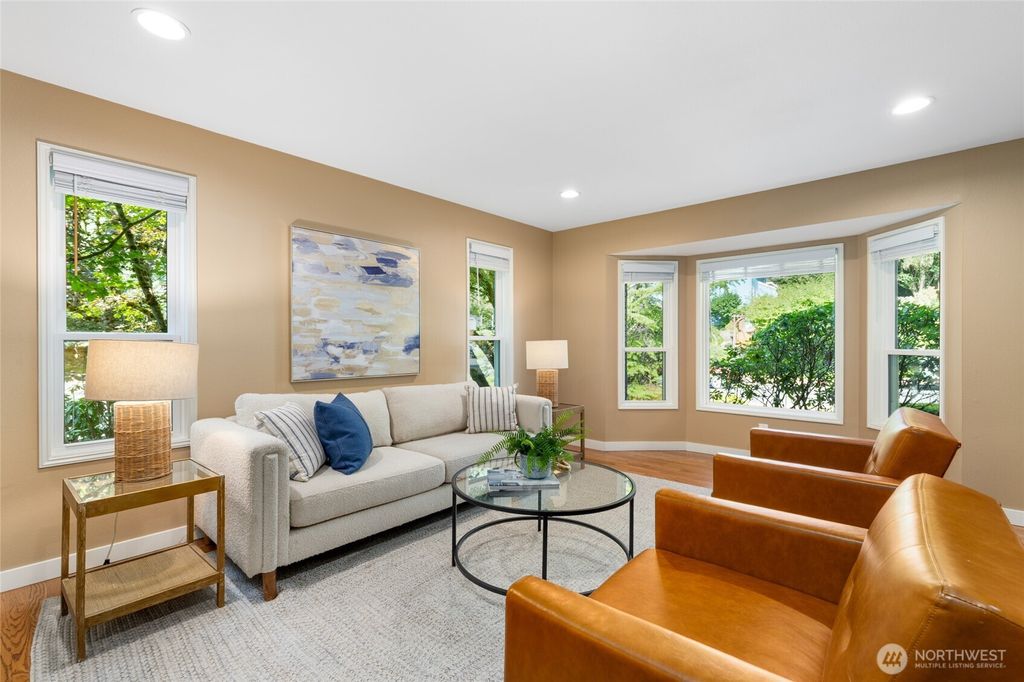 Photo of 24209 SE 45th Street, Sammamish, WA 98029 (MLS # 2410537)