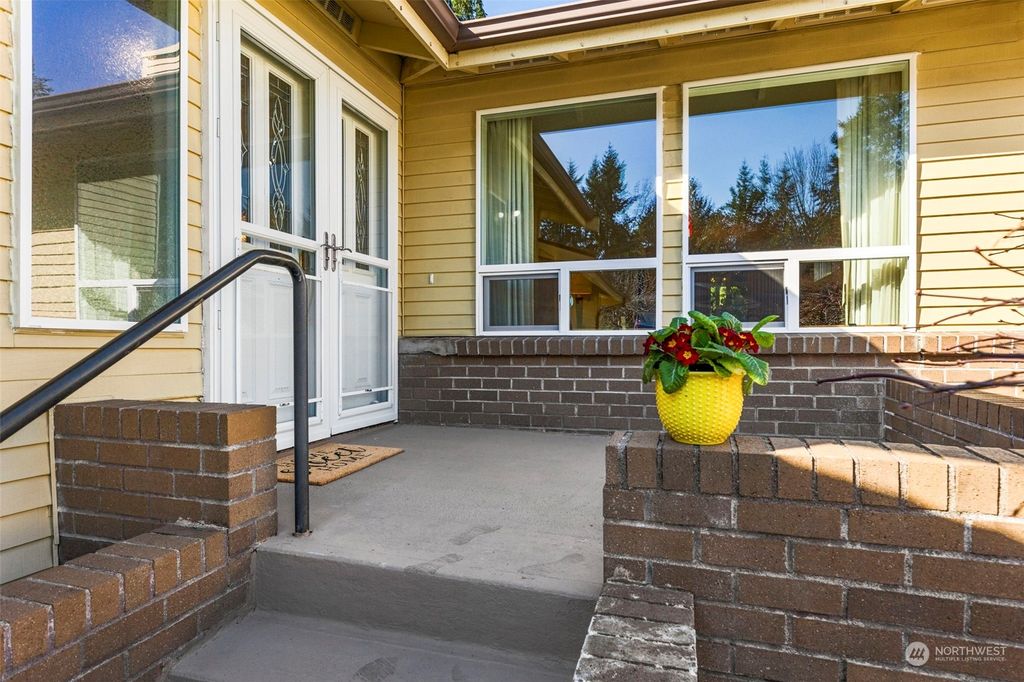 Photo of 24623 12th Avenue Ave S, Des Moines, WA 98198 (MLS # 2209522)