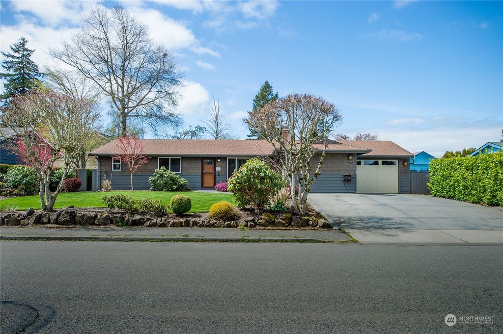 Photo of 6302 Sycamore Place, Everett, WA 98203 (MLS # 2060483)