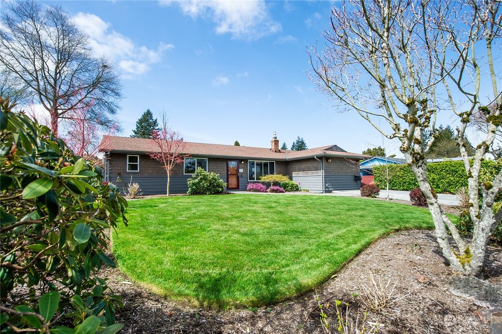Photo of 6302 Sycamore Place, Everett, WA 98203 (MLS # 2060483)