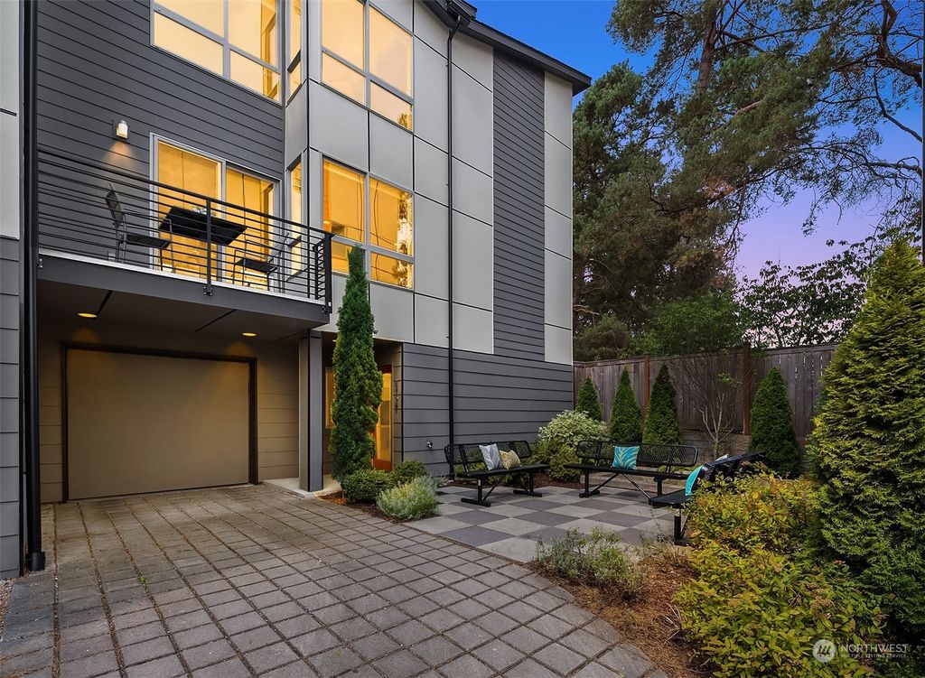 Photo of 4727 35th Avenue S, Seattle, WA 98118 (MLS # 2146835)