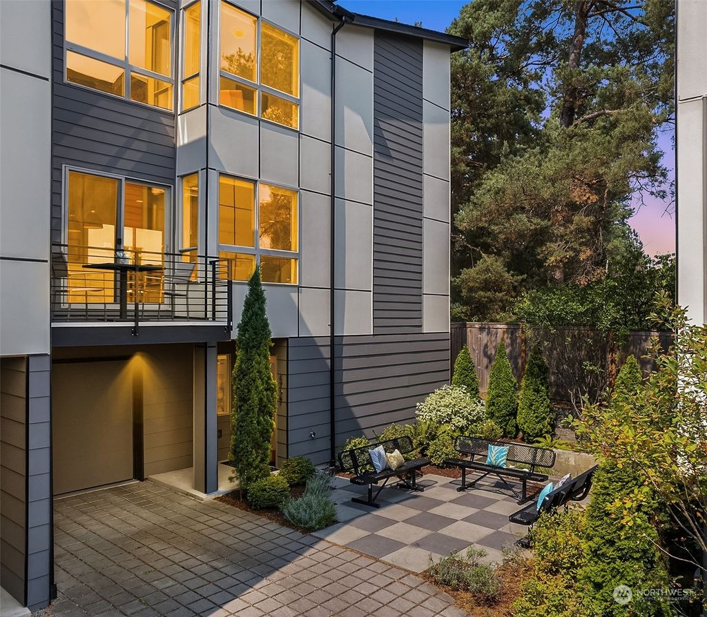 Photo of 4727 35th Avenue S, Seattle, WA 98118 (MLS # 2146835)