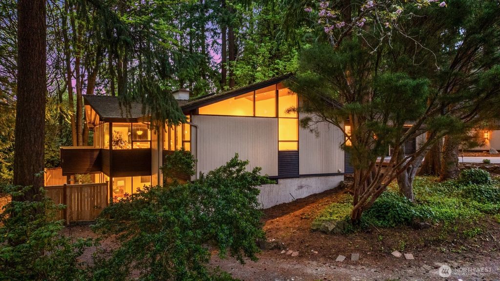 Photo of 7236 NE 121st Place, Kirkland, WA 98034 (MLS # 2500809)