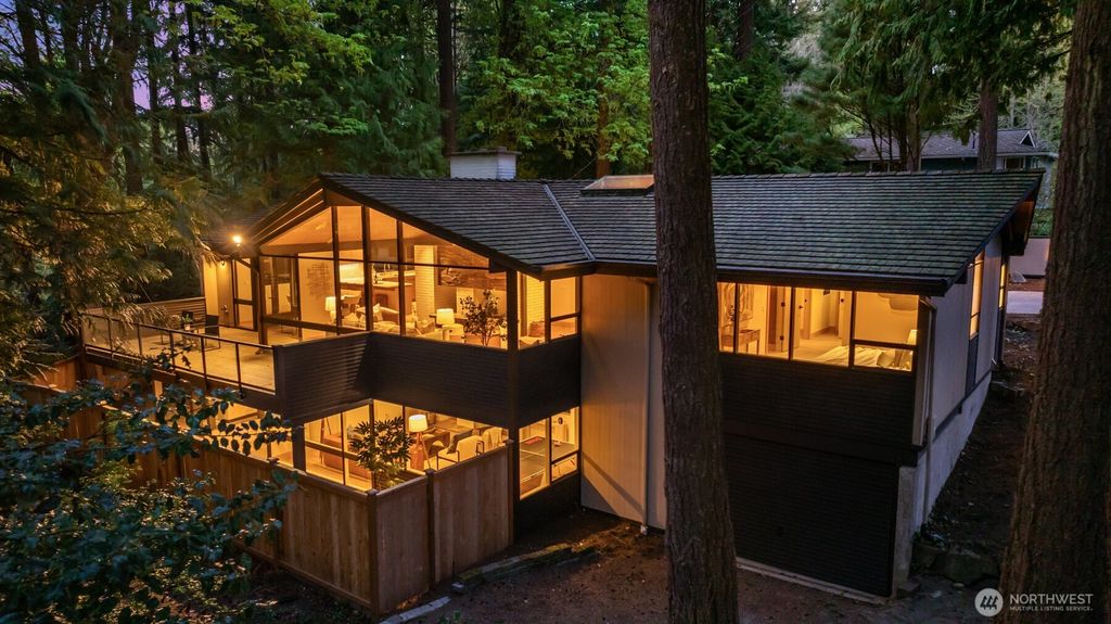 Photo of 7236 NE 121st Place, Kirkland, WA 98034 (MLS # 2500809)