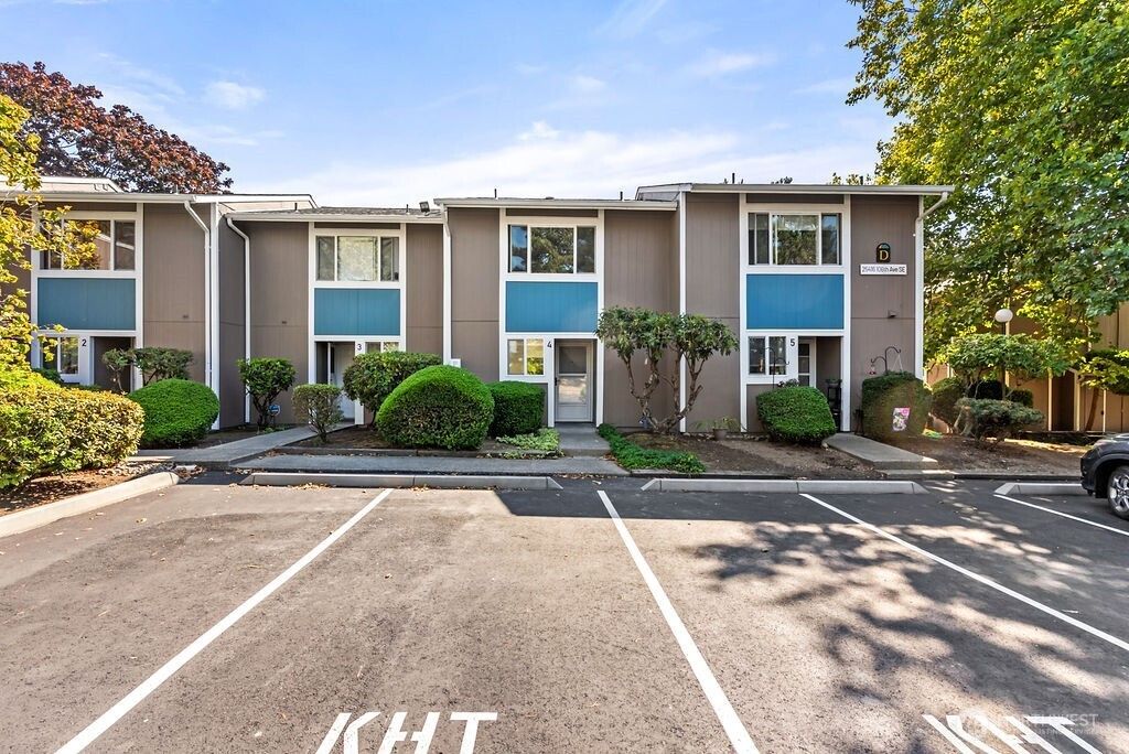 Photo of 25416 106th Avenue NW #D4, Kent, WA 98030 (MLS # 2510998)