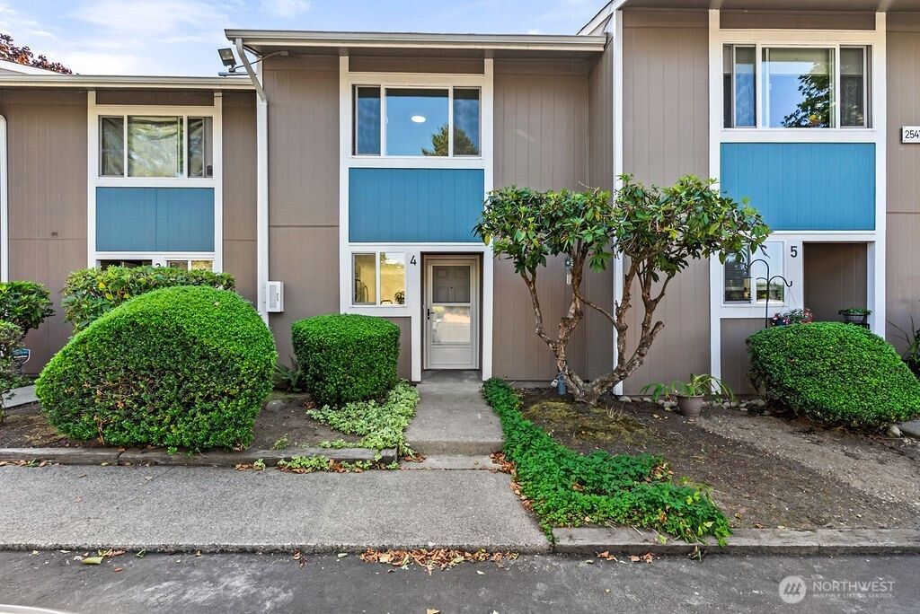 Photo of 25416 106th Avenue NW #D4, Kent, WA 98030 (MLS # 2510998)