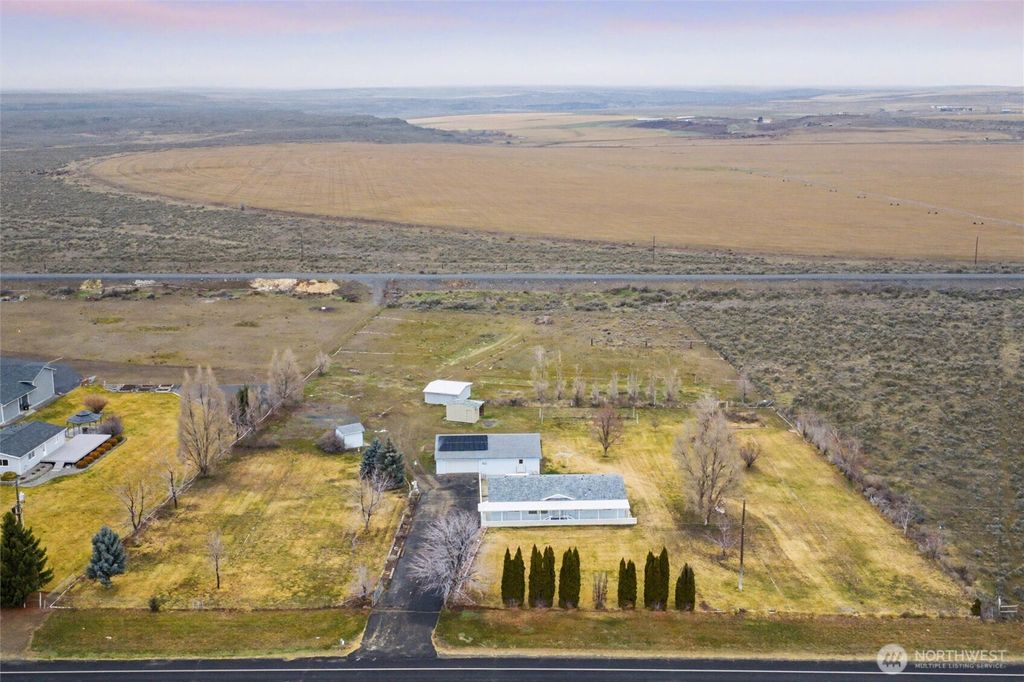 Photo of 4698 St Highway 28 E, Soap Lake, WA 98851 (MLS # 2476290)