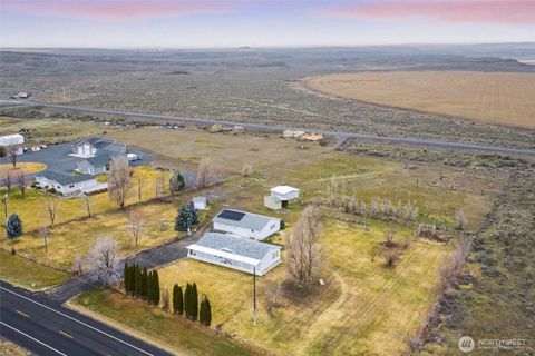 Photo of 4698 St Highway 28 E, Soap Lake, WA 98851 (MLS # 2476290)