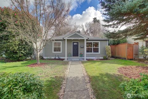 Photo of 7940 17th Avenue SW, Seattle, WA 98106 (MLS # 2483960)