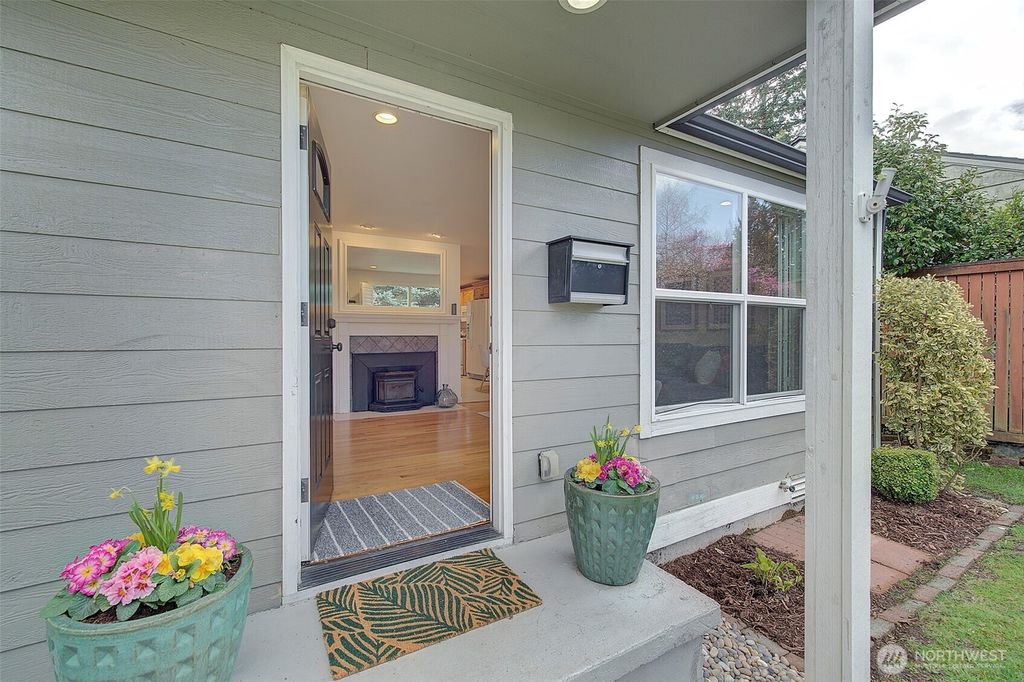 Photo of 7940 17th Avenue SW, Seattle, WA 98106 (MLS # 2483960)