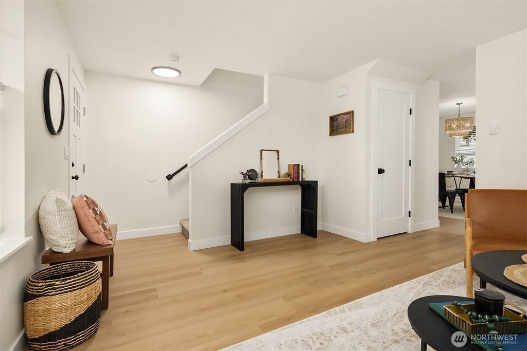 Photo of 2515 Summit Avenue, Everett, WA 98201 (MLS # 2386107)
