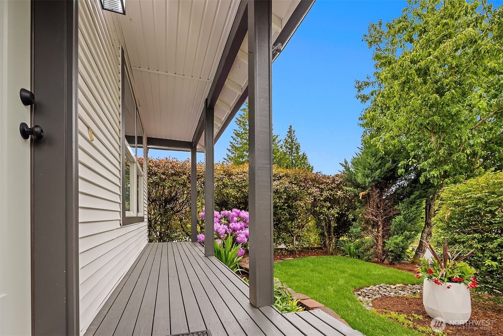 Photo of 2515 Summit Avenue, Everett, WA 98201 (MLS # 2386107)