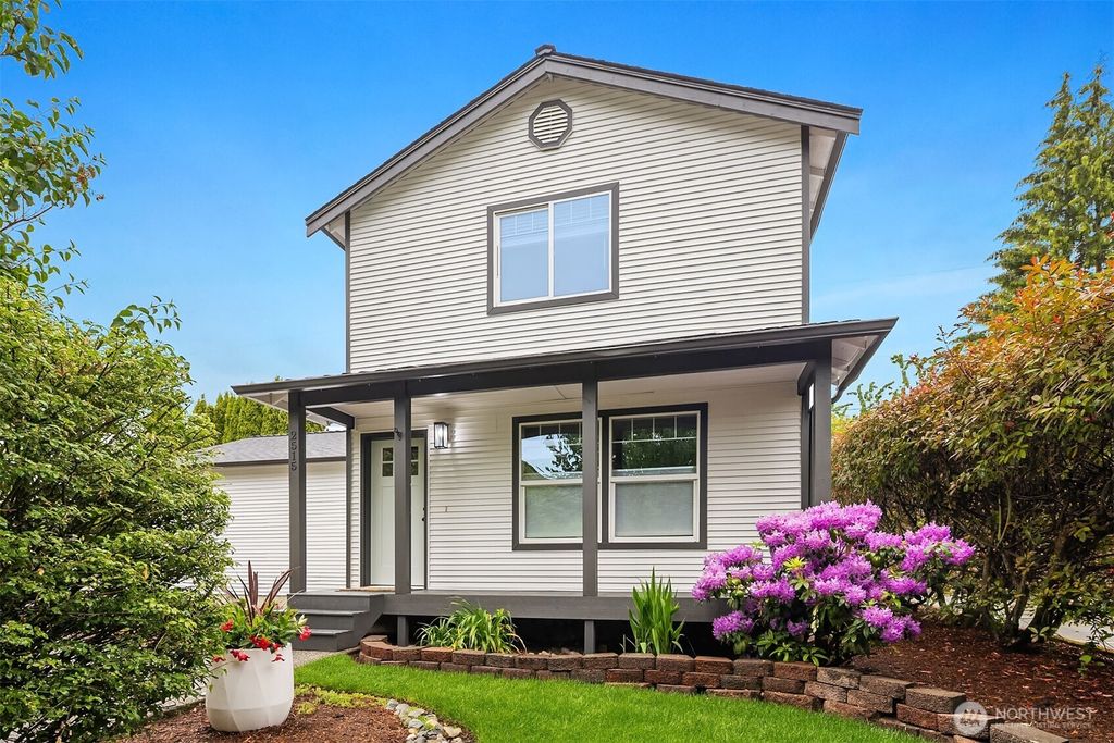 Photo of 2515 Summit Avenue, Everett, WA 98201 (MLS # 2386107)