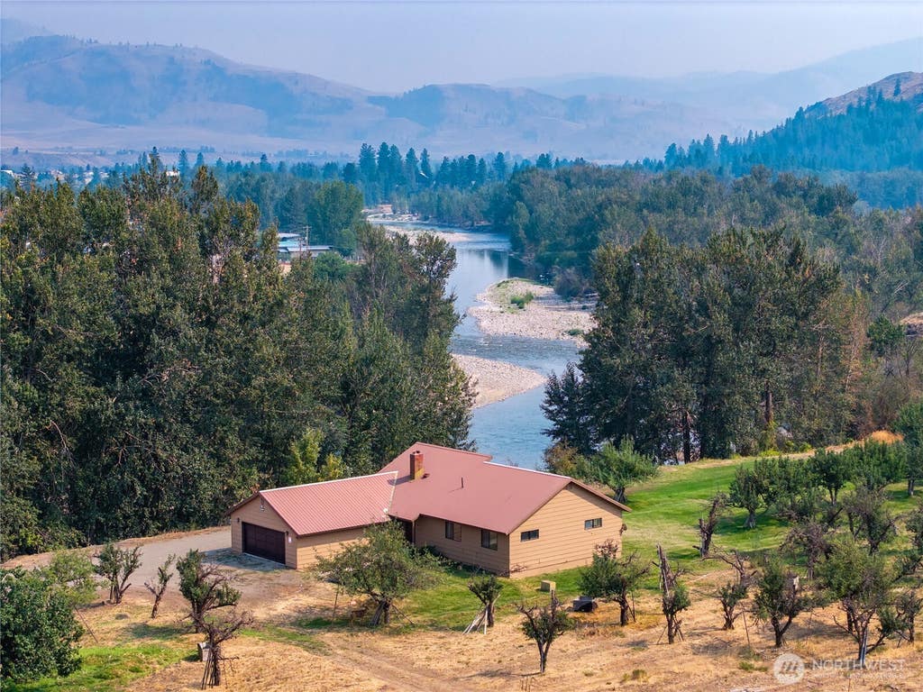Photo of 905 Schulz Lane, Twisp, WA 98856 (MLS # 2565330)