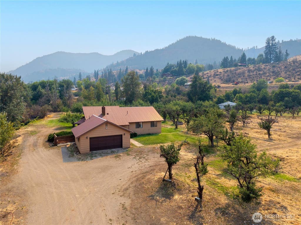 Photo of 905 Schulz Lane, Twisp, WA 98856 (MLS # 2565330)