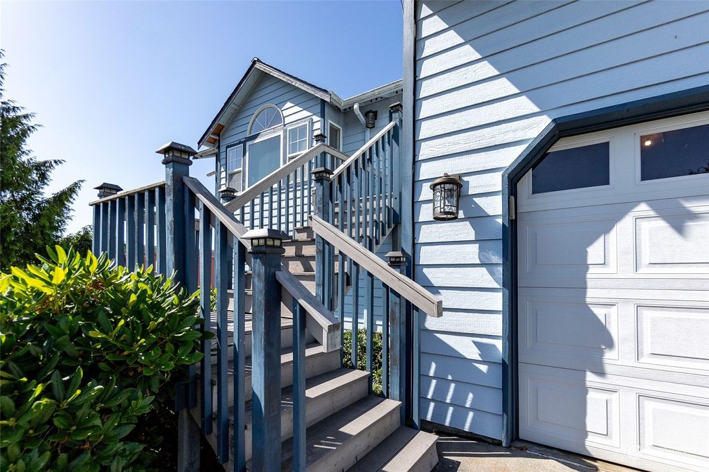 Photo of 6905 54th Place NE, Marysville, WA 98270 (MLS # 2261989)