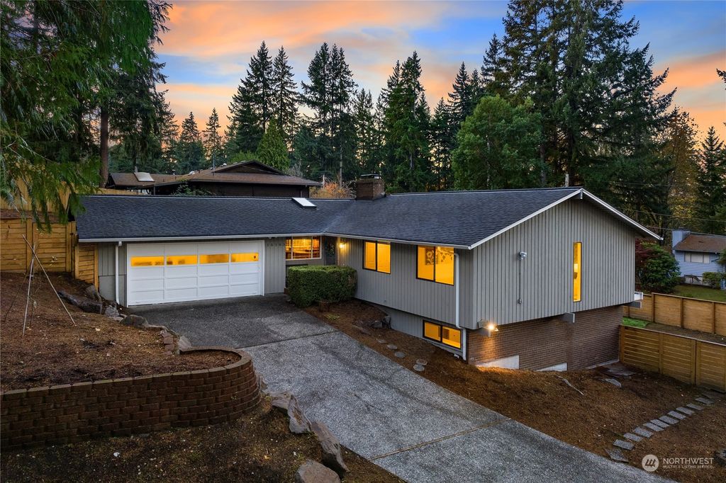 Photo of 16183 SE 42nd Street, Bellevue, WA 98006 (MLS # 2180590)