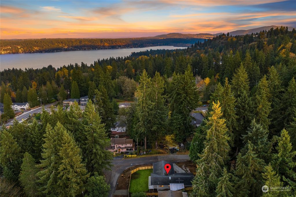 Photo of 16183 SE 42nd Street, Bellevue, WA 98006 (MLS # 2180590)