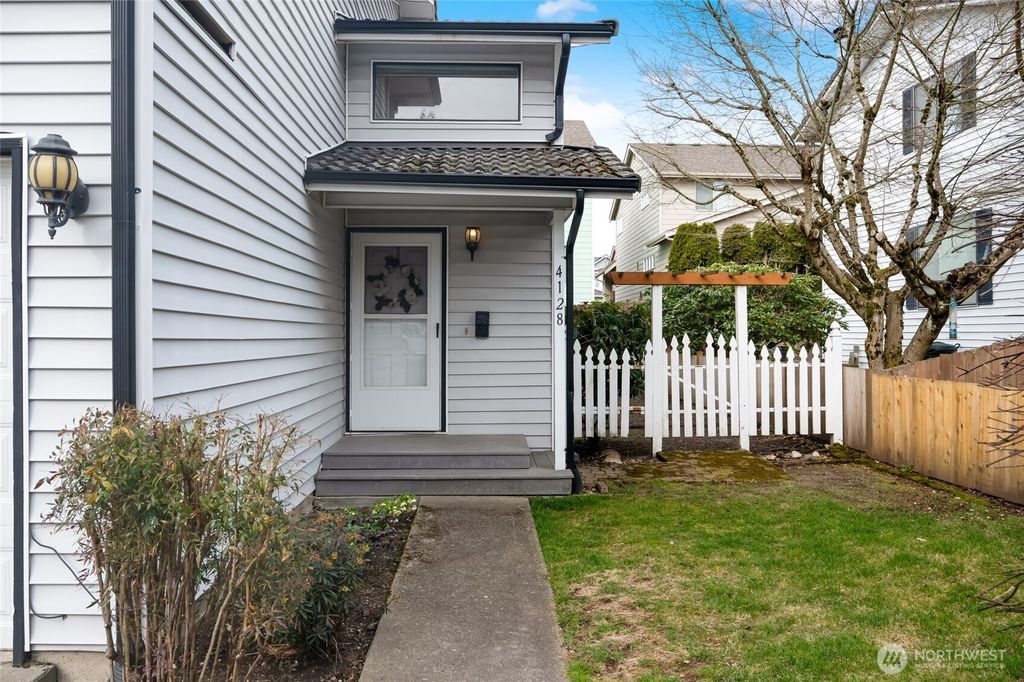 Photo of 4128 NE 5th Street #4128, Renton, WA 98059 (MLS # 2343584)