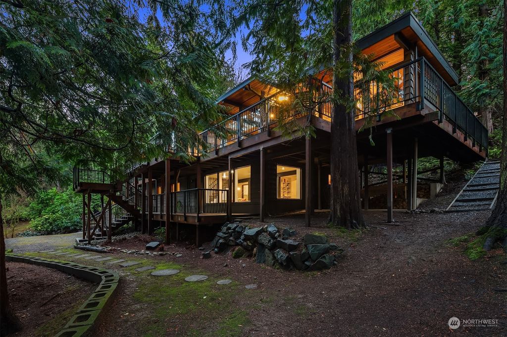 Photo of 4069 NE 196th Street, Lake Forest Park, WA 98155 (MLS # 2026816)