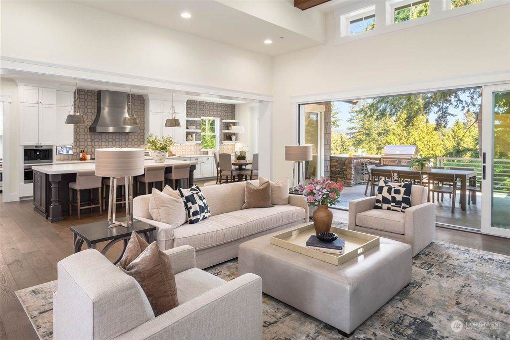 Photo of 2612 79th Avenue NE, Medina, WA 98039 (MLS # 2274375)