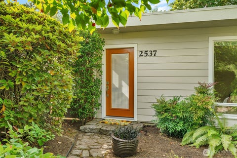 Photo of 2537 NE 97th Street, Seattle, WA 98115 (MLS # 2581824)