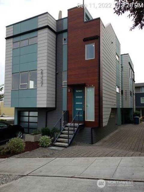 Photo of 2337 W Plymouth Street, Seattle, WA 98199 (MLS # 2520782)