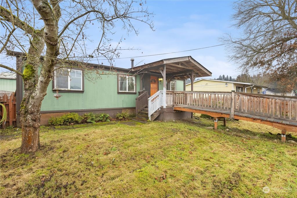 Photo of 226 11th Avenue N, Algona, WA 98001 (MLS # 2316387)