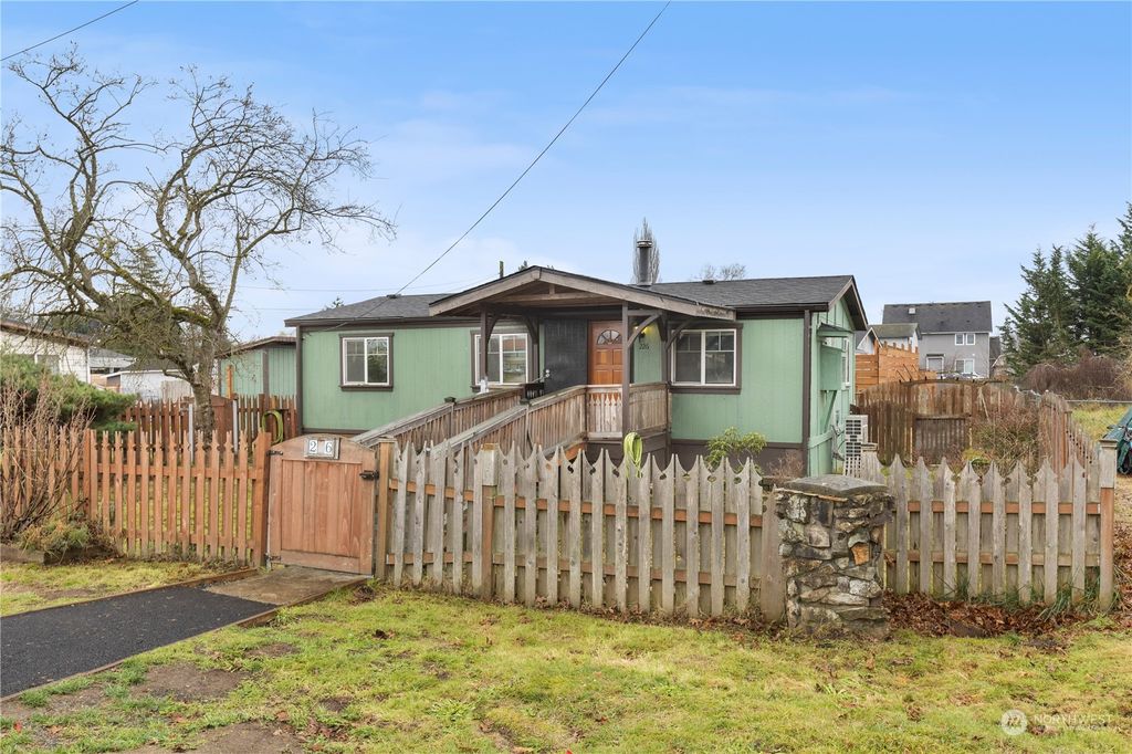 Photo of 226 11th Avenue N, Algona, WA 98001 (MLS # 2316387)