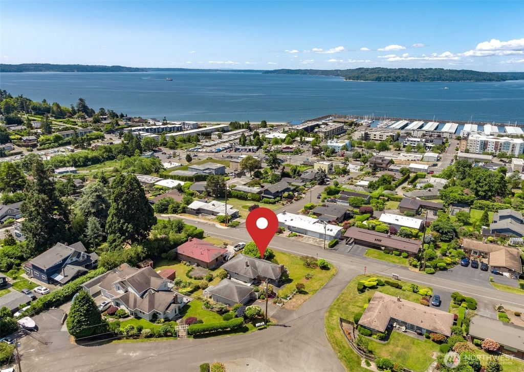 Photo of 1001 S 226th Street, Des Moines, WA 98198 (MLS # 2388872)