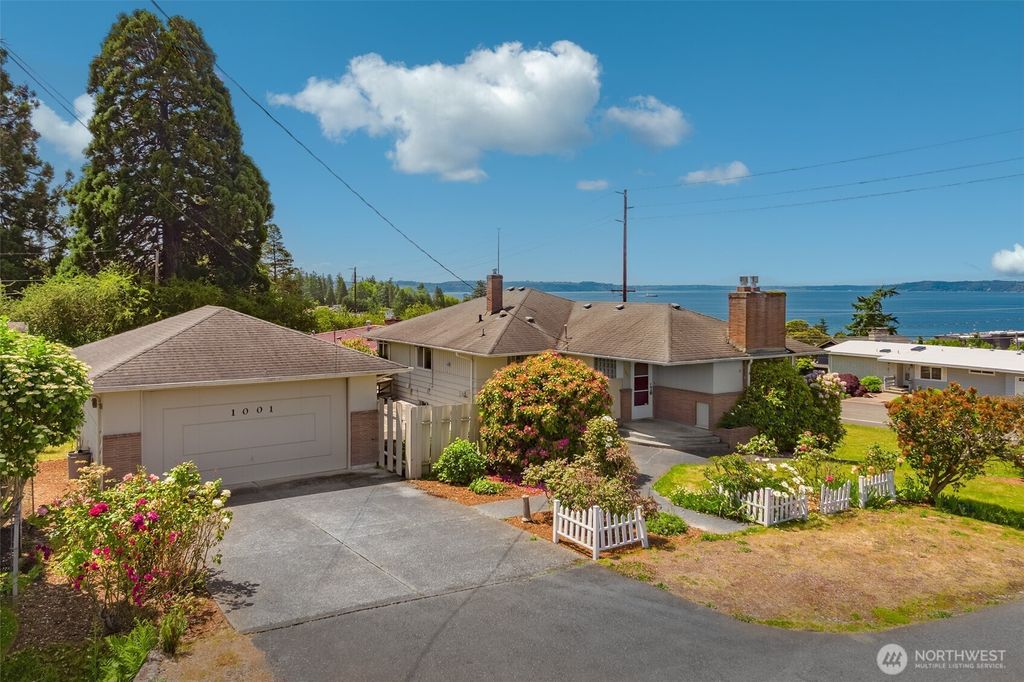Photo of 1001 S 226th Street, Des Moines, WA 98198 (MLS # 2388872)