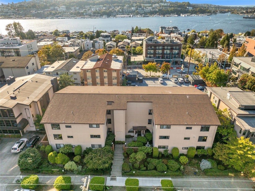 Photo of 2231 Franklin Avenue E, Seattle, WA 98102 (MLS # 2598588)