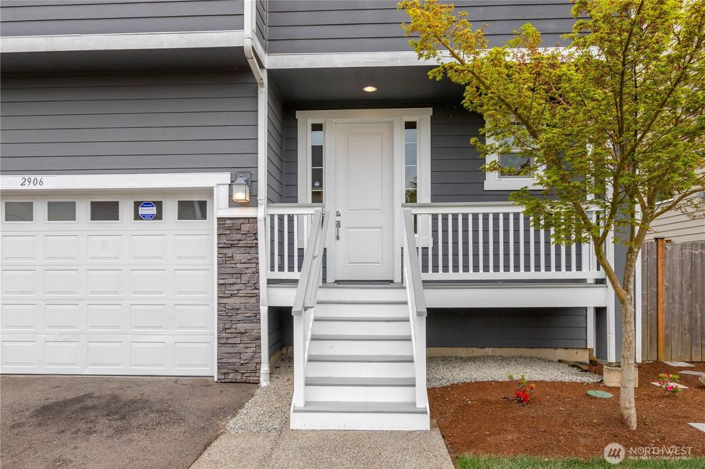 Photo of 2906 S 135th Street, Tukwila, WA 98168 (MLS # 2506552)