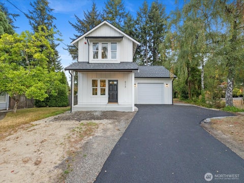 Photo of 817 Olympic Boulevard #B, Everett, WA 98203 (MLS # 2582459)